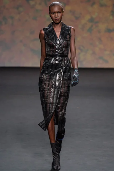 Look 25